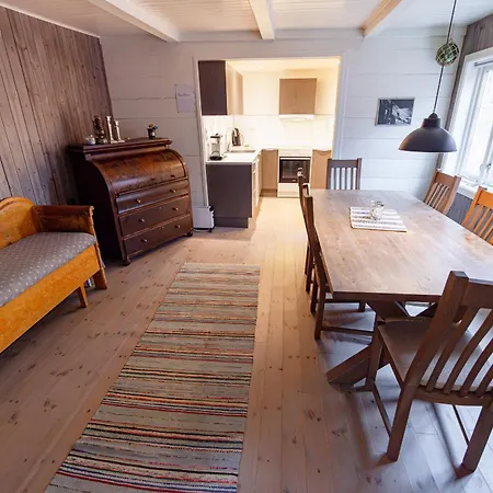 Seaside Semesterbostad Tind